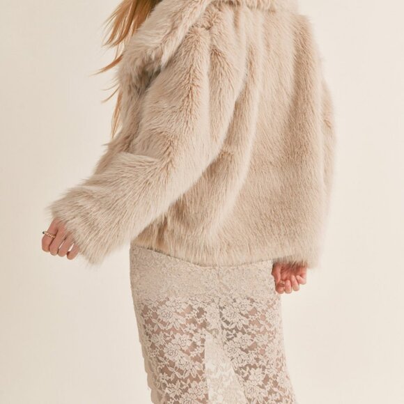 Women's Realistic Faux Fur Jacket | Maximalist Style | Beige Multi - Picture 4 of 4